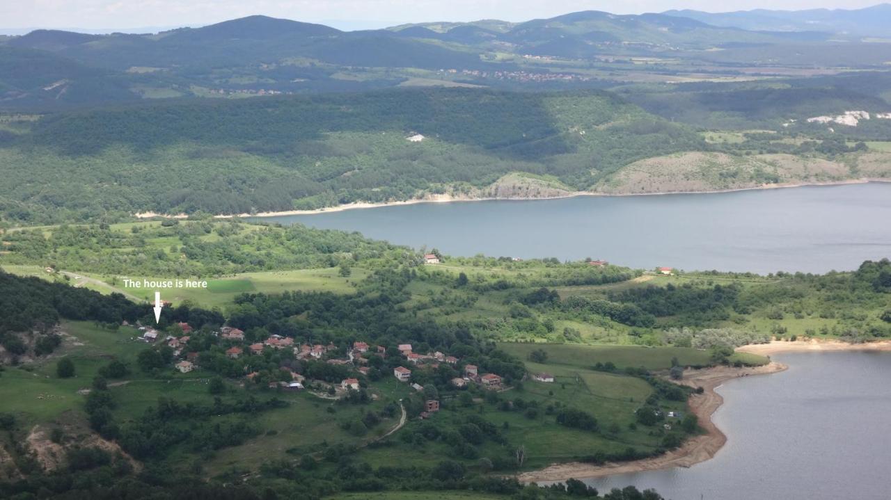 Mihaela Lake Retreat Gnyazdovo Exterior photo