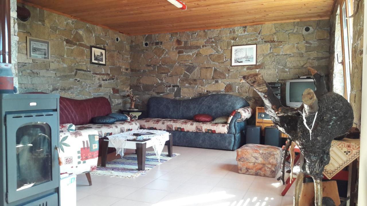 Mihaela Lake Retreat Gnyazdovo Exterior photo