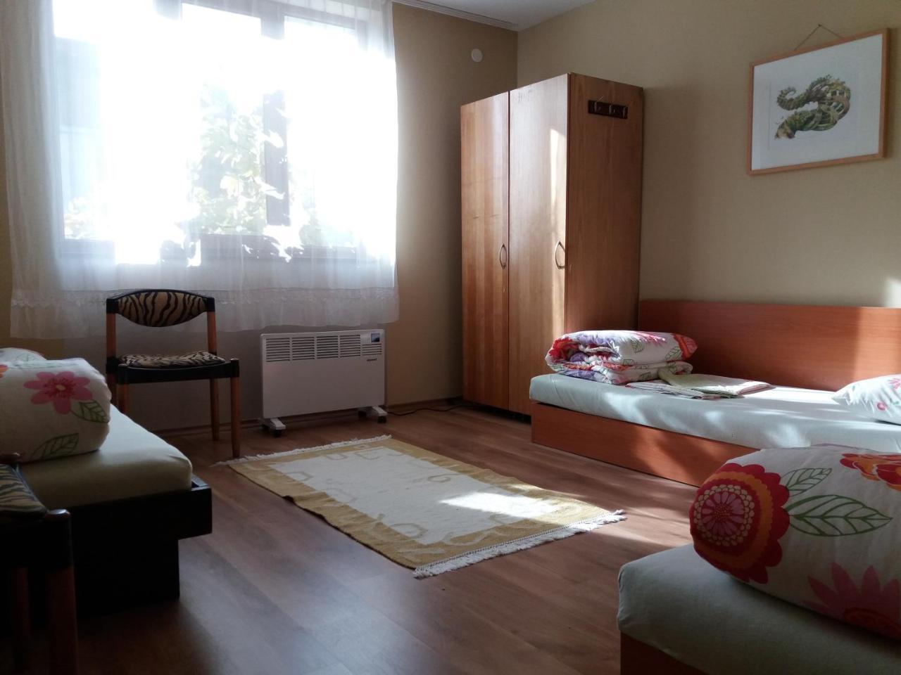 Mihaela Lake Retreat Gnyazdovo Exterior photo