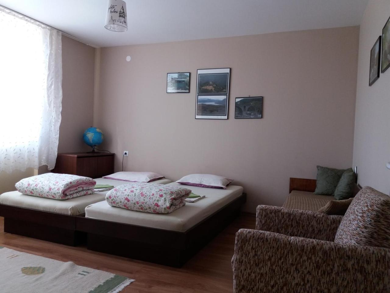 Mihaela Lake Retreat Gnyazdovo Exterior photo